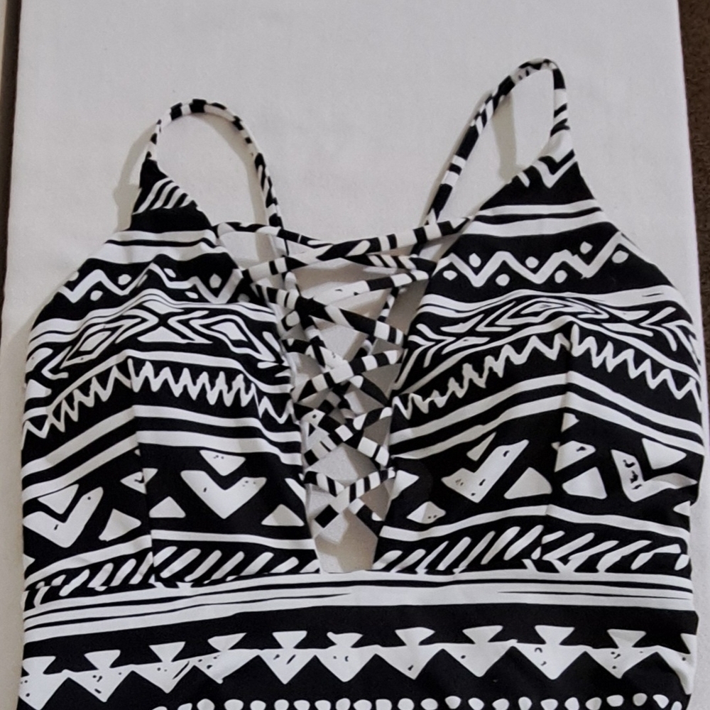 MARINA VIDA Black and White Geometric One Piece